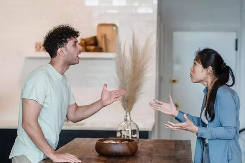 Khi vợ chồng cãi nhau, bạn tuyệt đối không nên nói ra những điều này