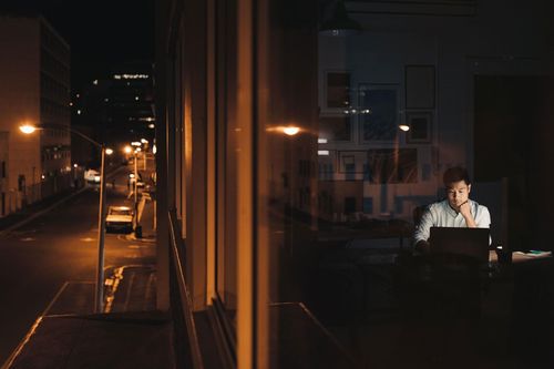 Những người chỉ làm việc sau 18h