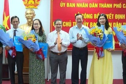 Công bố quyết định bổ nhiệm nhân sự 2 tỉnh, thành