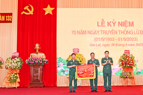 Giỏi thông tin truyền thống-Tinh nhuệ thông tin cơ động-Làm chủ thông tin công nghệ cao
