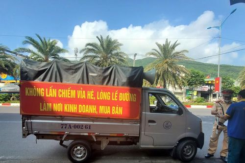 Bình Định: Dùng xe biển xanh hết hạn đăng kiểm đi xử lý vi phạm