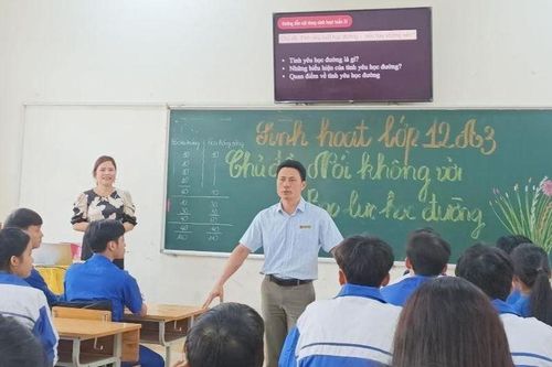 Làm mới tiết sinh hoạt lớp
