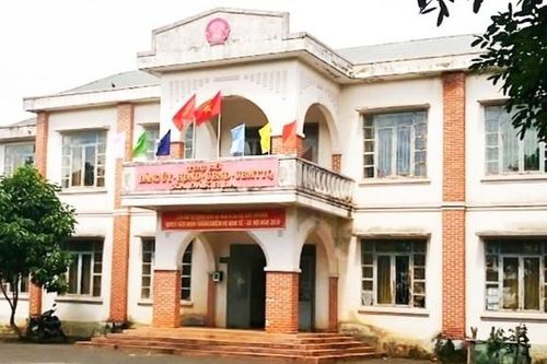 Bắt cán bộ địa chính xã nhận hối lộ 12 triệu đồng