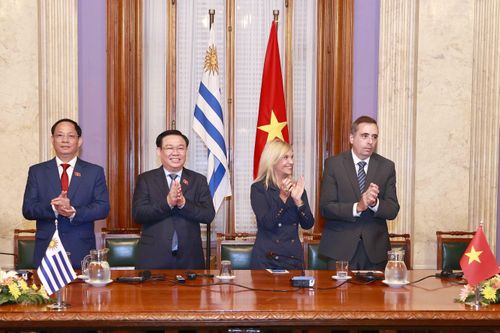 Quốc hội Việt Nam ký Thỏa thuận hợp tác với Nghị viện Uruguay