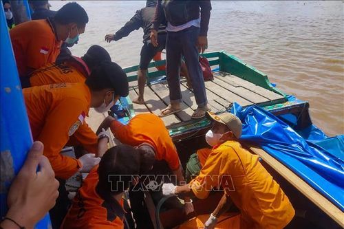 Chìm tàu cao tốc tại Indonesia, ít nhất 11 người thiệt mạng