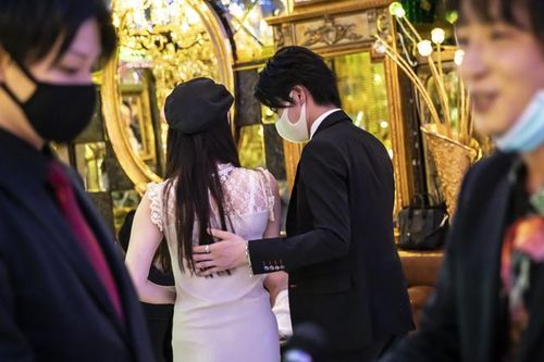 Thầy giáo Nhật làm chui tại quán rượu bị bắt do 'chèo kéo' nhầm đối tượng, Hội đồng Giáo dục nói gì?