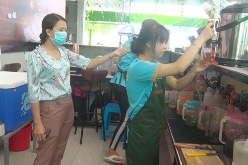 Ra quân kiểm tra an toàn thực phẩm ở Tri Tôn