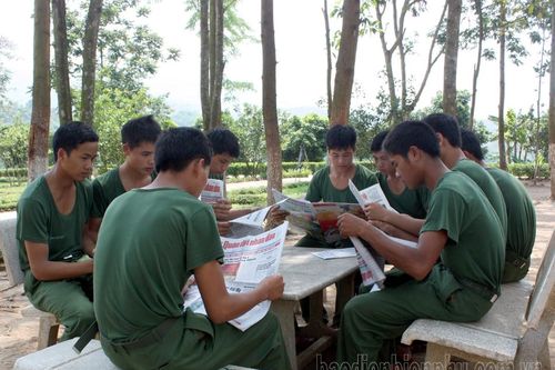 Tạo văn hóa đọc cho cán bộ, chiến sĩ