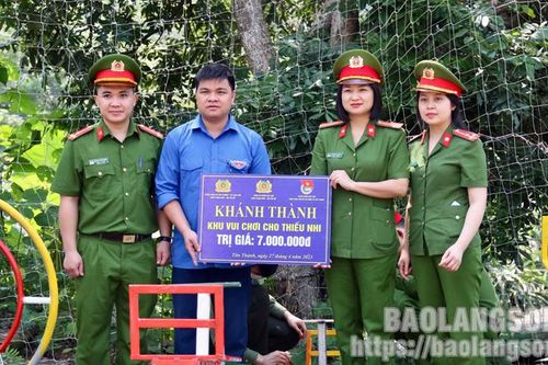 Tổ chức sinh hoạt chính trị và khánh thành khu vui chơi cho thiếu nhi tại huyện Bắc Sơn