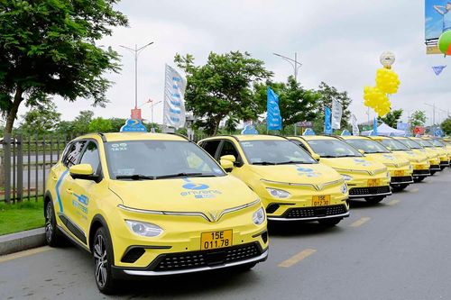 Thêm một hãng taxi mua và thuê xe điện VinFast