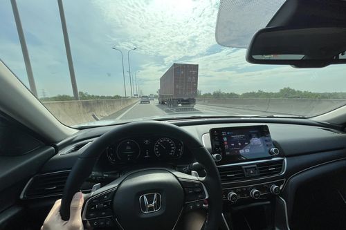 Chi tiền triệu độ Cruise Control để được nhàn chân trên cao tốc