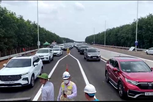 Đồng Nai: Ùn tắc nghiêm trọng ngày thông xe cao tốc Dầu Giây - Phan Thiết
