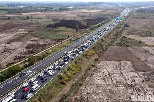 Một số tuyến đường qua Đồng Nai ùn ứ cục bộ