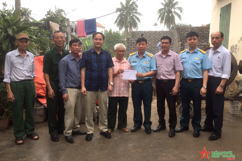 Tấm lòng của Bộ đội Phòng không - Không quân