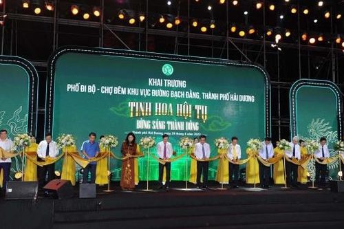 Hải Dương nhộn nhịp và rực rỡ trong ngày khai trương phố đi bộ - chợ đêm