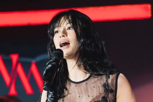 Bùi Lan Hương khóc lạc giọng trong minishow
