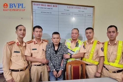 Đối tượng ma túy điều khiển xe máy tông thẳng vào CSGT hòng thoát thân