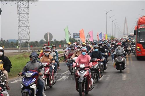 Khu vực cầu Rạch Miễu ùn ứ nghiêm trọng trong ngày đầu nghỉ lễ