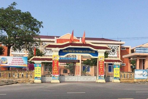 Làm rõ việc trường tự ý cho học sinh nghỉ học để giáo viên đi biển