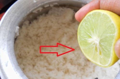 Mở nổi cơm rồi vắt quả chanh vào trước khi nấu: Mẹo nhỏ khiến cơm dẻo, ngon khỏi bàn