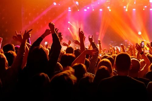 Nam khán giả qua đời vì tai nạn giao thông sau khi đi xem thần tượng hát