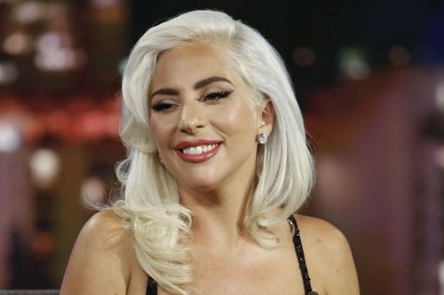 Massage bằng điện và loạt bí quyết giúp Lady Gaga có làn da không tì vết