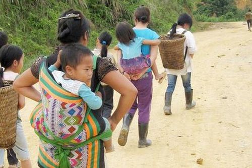 Nhói lòng cô dâu tuổi 15