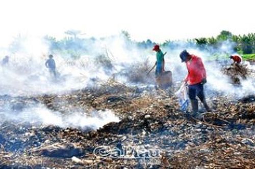 Nghề 'bán mặt ' cho rác
