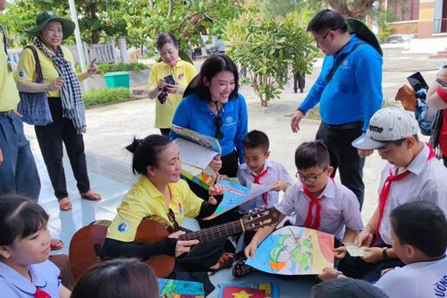 Trường Sa không xa…