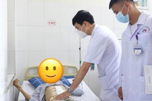 Cứu kịp thời bệnh nhân cao tuổi bị thủng ổ loét miệng nối dạ dày kèm dính ruột