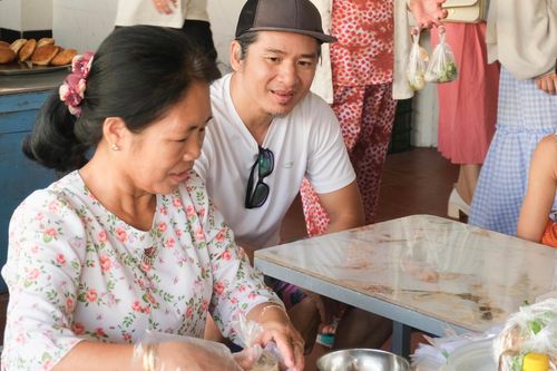 Du khách tự nấu vì đồ ăn ở Phú Quý quá ngọt