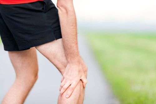 Đau mỏi chân khi đi bộ cần xử trí như thế nào?