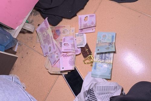 Trộm dây chuyền bán 400 triệu, nhóm thanh niên 'vung tiền' tiêu xài