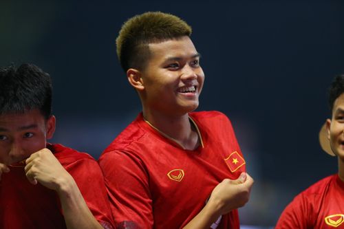 U22 Việt Nam đánh bại Lào 2-0