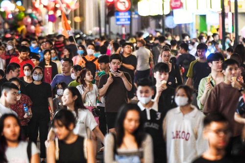 Phố đi bộ hồ Gươm, Tạ Hiện 'chật như nêm' ngày đầu nghỉ lễ 30/4