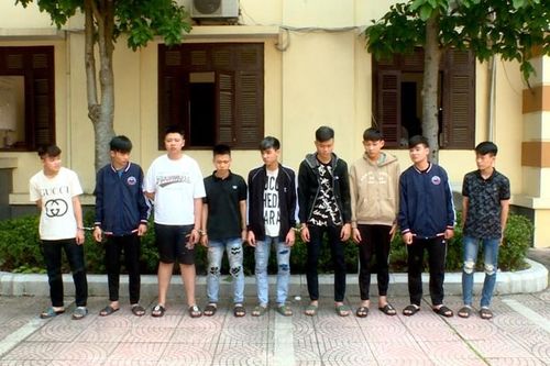Phê chuẩn khởi tố 10 đối tượng mang theo dao phóng lợn đi đánh nhau