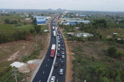 Bình Thuận: Giải pháp tránh ùn tắc và nguy cơ tai nạn tại nút giao đường nhánh cao tốc với QL1A