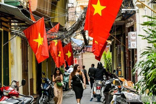 Hà Nội rực sắc cờ hoa chào mừng ngày 30/4 – 1/5