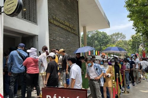 TP. Hồ Chí Minh: Các điểm vui chơi giải trí quá tải trong ngày 30/4