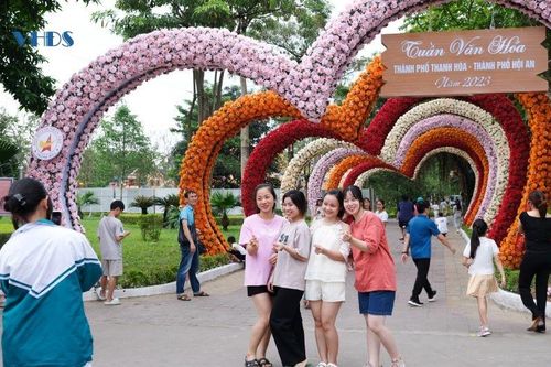 Đông đảo du khách đến Công viên Hội An vào dịp lễ 30-4, 1-5