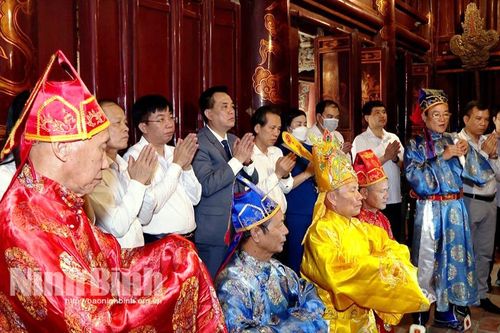 Thực hiện nghi thức Lễ tạ tại Lễ hội Hoa Lư năm 2023