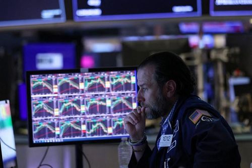 S&P 500 rơi vào thị trường gấu và bài học của 'những người sống sót'