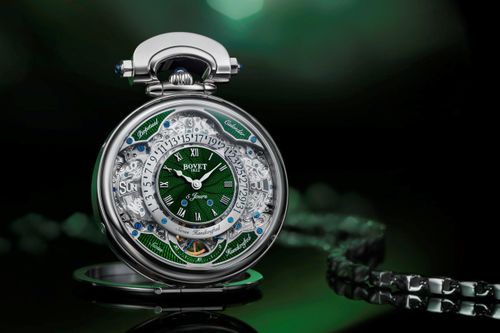 Những chiếc đồng hồ điêu khắc thủ công tinh xảo