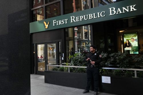 Ngân hàng First Republic bị tịch thu tài sản, bán lại cho JPMorgan