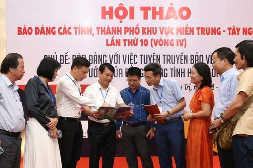 Hội ngộ tháng Tư