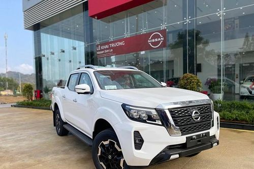Xe bán tải Nissan Navara giảm giá gần 200 triệu đồng tại Việt Nam