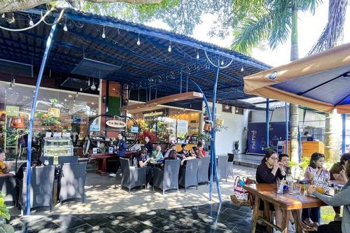 Đà Lạt: Các quán cafe, chợ đêm chật kín du khách trong ngày đầu nghỉ lễ 30/4