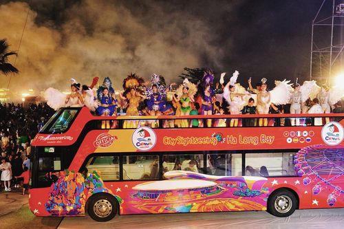 Lễ hội Carnaval Hạ Long rực rỡ sắc màu bên bờ biển Bãi Cháy