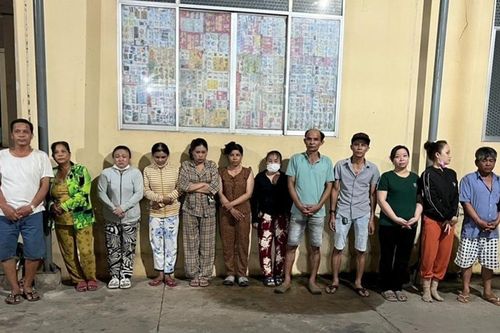 Phá sòng bạc 'quý bà' sát phạt trong những ngày nghỉ lễ
