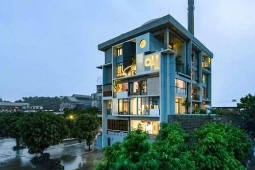 Nhóm bạn 6 người xây một tòa nhà để chung sống và già đi cùng nhau